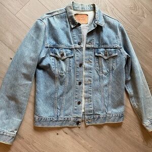 Vintage 90’s Levi's light Blue Denim Jacket 40 tall - 75504 0212.